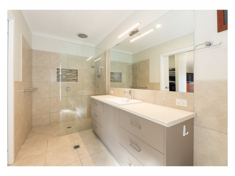 32 Stockman Circuit, Thurgoona NSW 2640