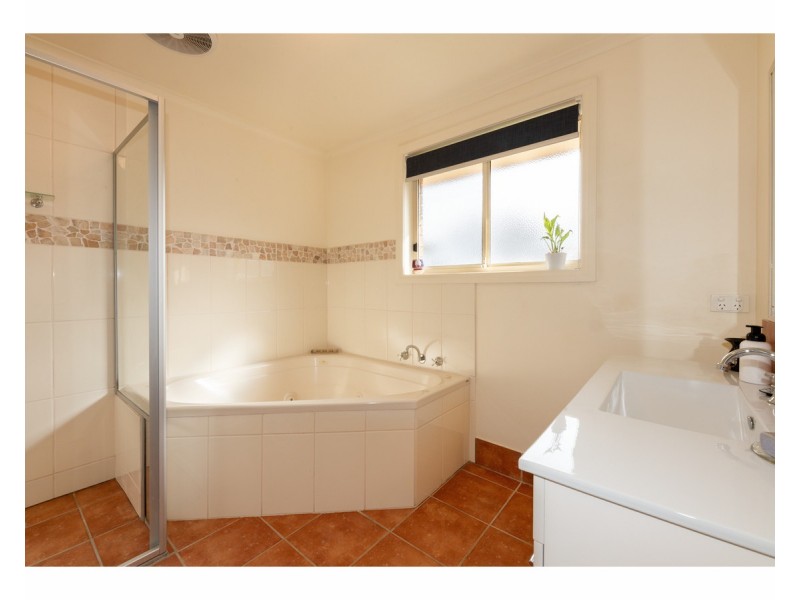 37 Saville Avenue, Lavington NSW 2641