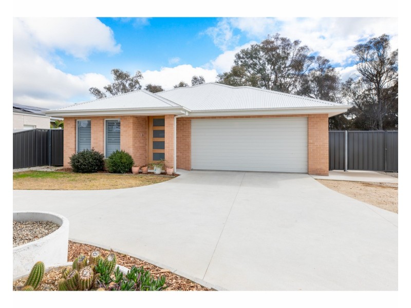 15 Cade Court, Jindera NSW 2642