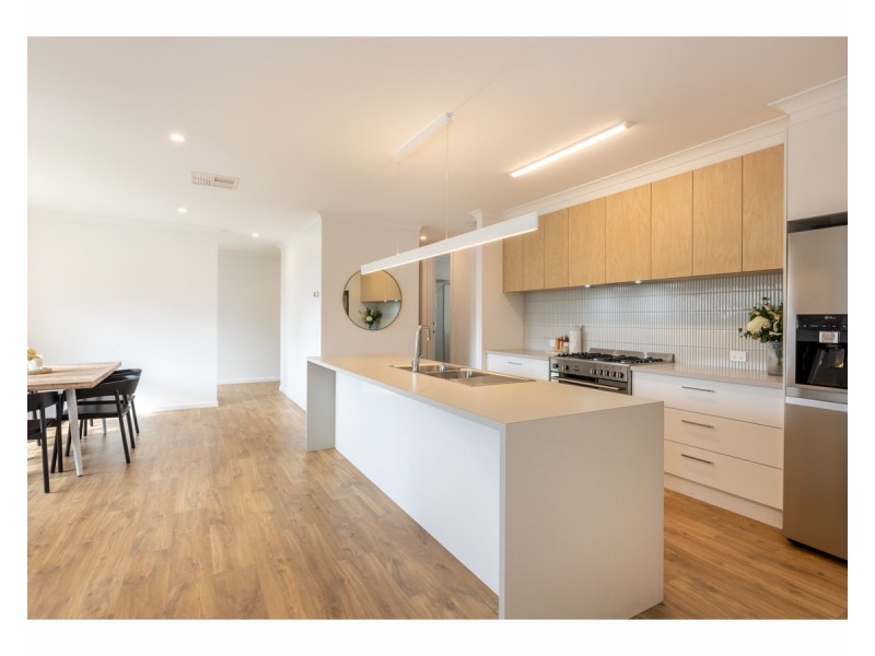 15 Cade Court, Jindera NSW 2642