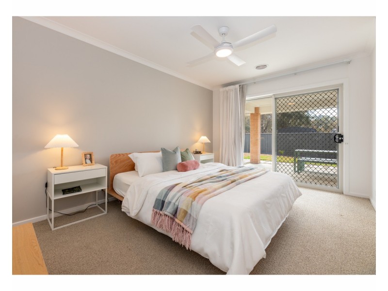 15 Cade Court, Jindera NSW 2642