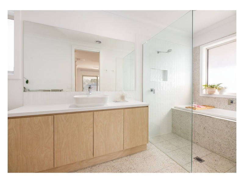 15 Cade Court, Jindera NSW 2642