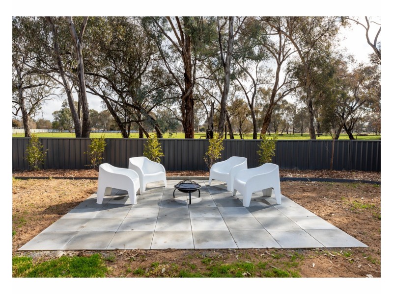 15 Cade Court, Jindera NSW 2642