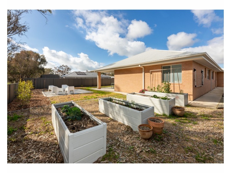 15 Cade Court, Jindera NSW 2642