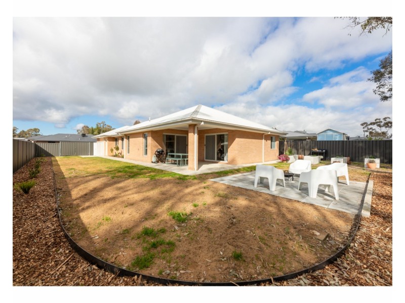 15 Cade Court, Jindera NSW 2642