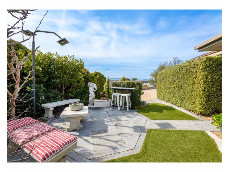 1 Palm Drive, East Albury NSW 2640