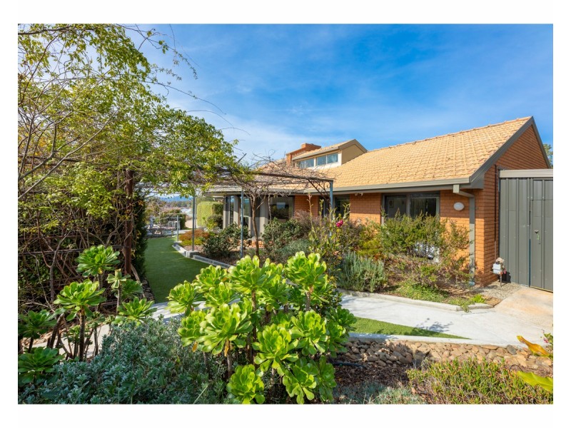 1 Palm Drive, East Albury NSW 2640