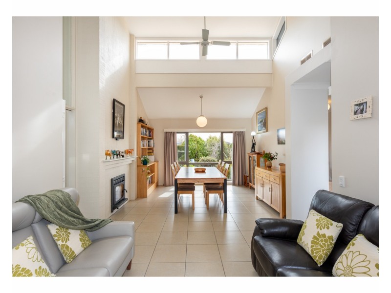 1 Palm Drive, East Albury NSW 2640