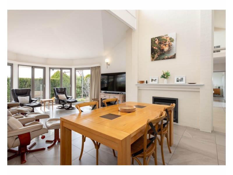 1 Palm Drive, East Albury NSW 2640