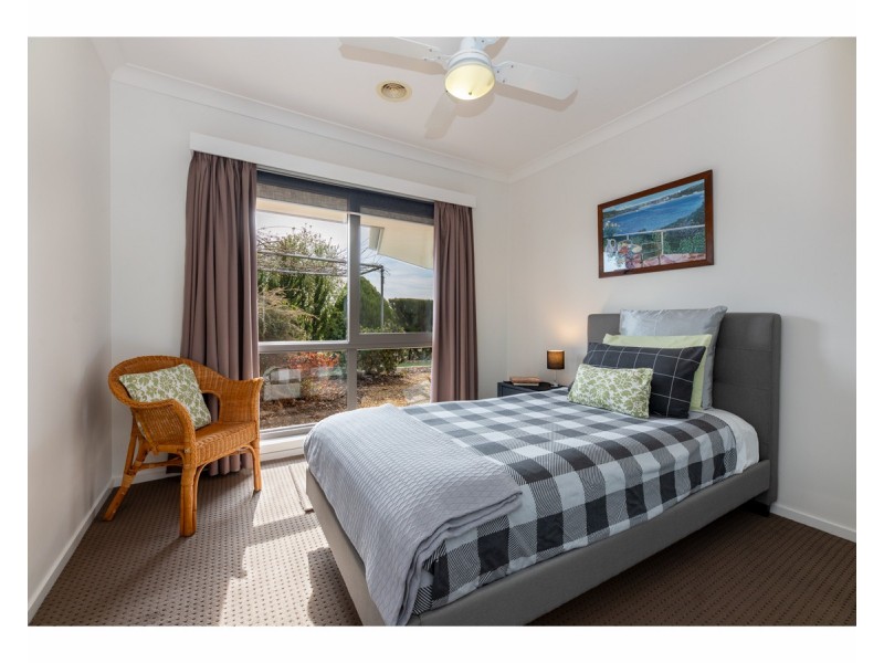 1 Palm Drive, East Albury NSW 2640