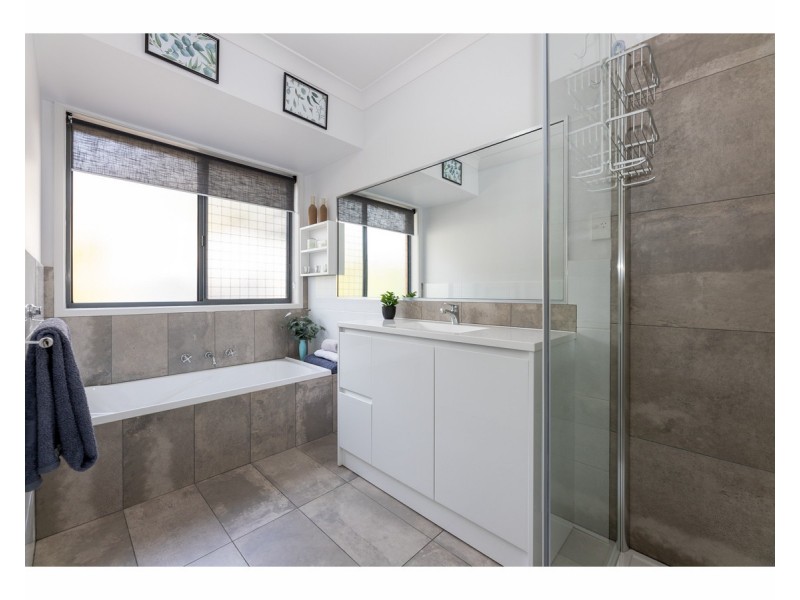 1 Palm Drive, East Albury NSW 2640