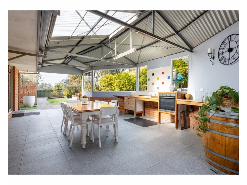 1 Palm Drive, East Albury NSW 2640