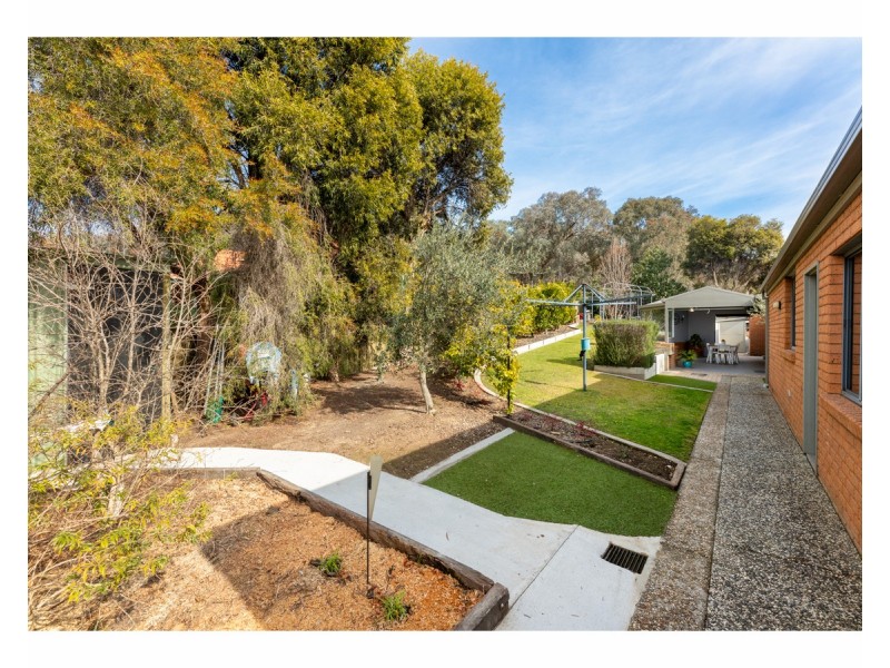 1 Palm Drive, East Albury NSW 2640