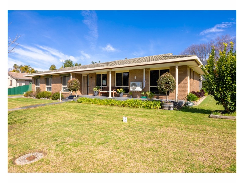 44 Michelle Avenue, Lavington NSW 2641