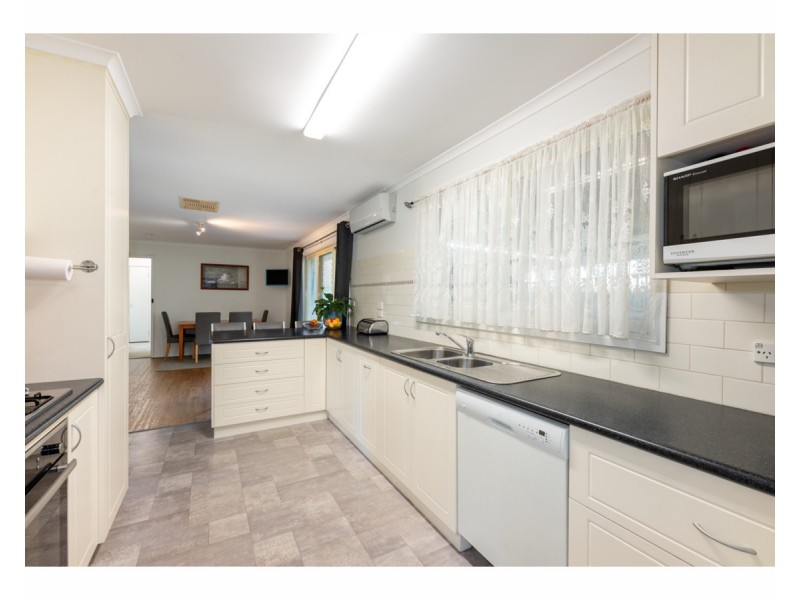 44 Michelle Avenue, Lavington NSW 2641