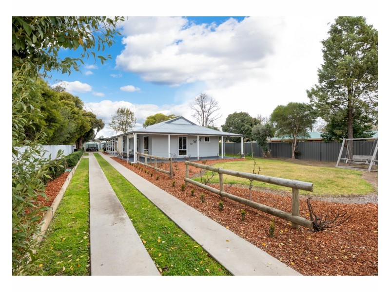 126 Victoria Street, Howlong NSW 2643
