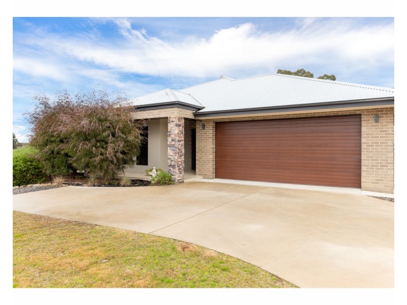 70 Woolshed Drive, Thurgoona NSW 2640