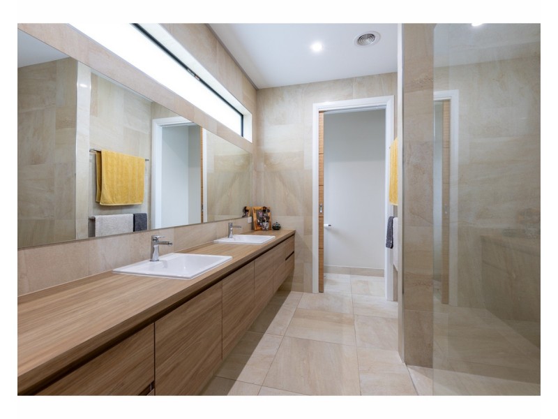 70 Woolshed Drive, Thurgoona NSW 2640