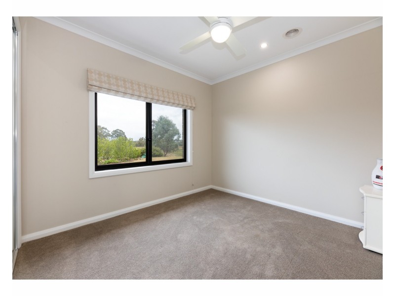 70 Woolshed Drive, Thurgoona NSW 2640