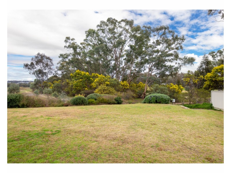 70 Woolshed Drive, Thurgoona NSW 2640