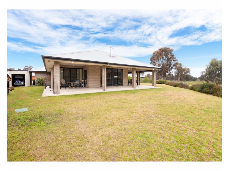 70 Woolshed Drive, Thurgoona NSW 2640