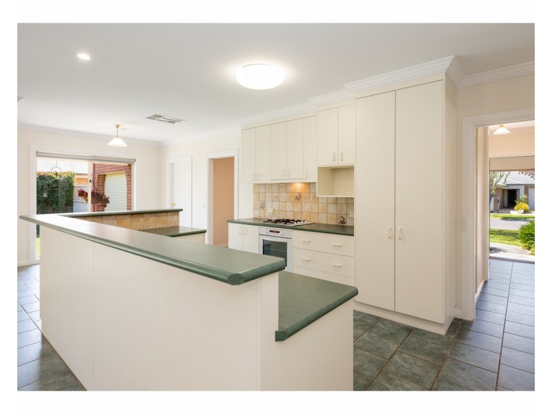 5 Clarendon Avenue, Wodonga VIC 3690