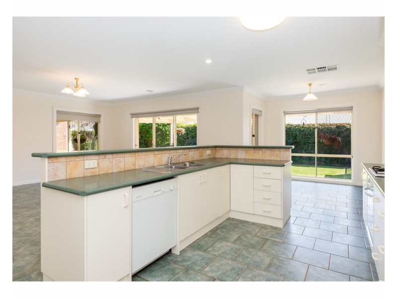 5 Clarendon Avenue, Wodonga VIC 3690
