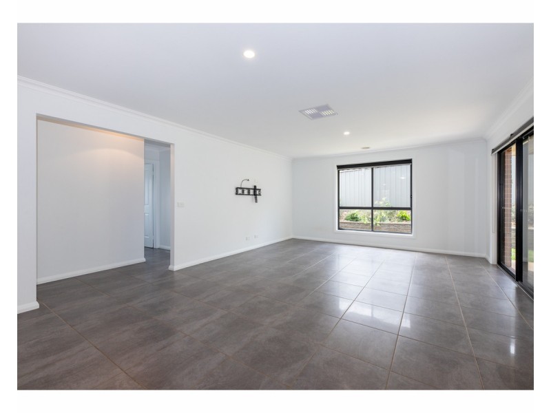 17 Egret Way, Thurgoona NSW 2640