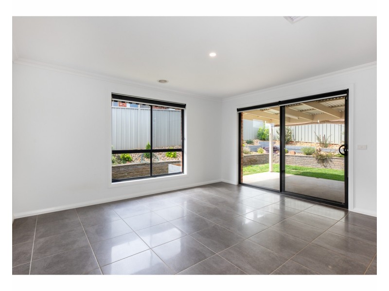 17 Egret Way, Thurgoona NSW 2640
