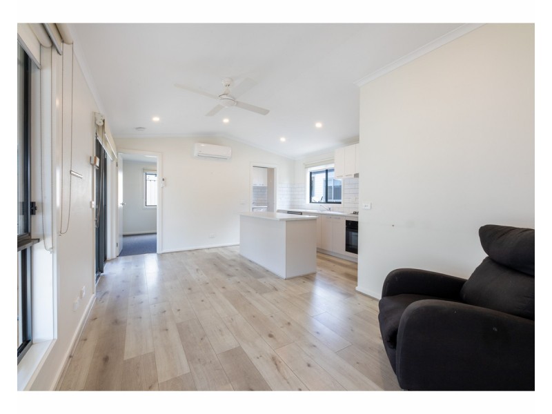 64/7 Catherine Crescent, Lavington NSW 2641