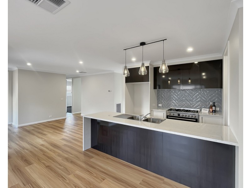 64 Hillford Circuit, Thurgoona NSW 2640