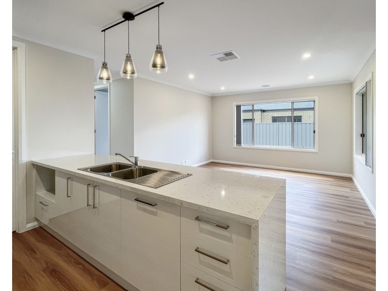 64 Hillford Circuit, Thurgoona NSW 2640