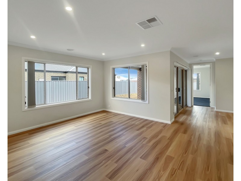 64 Hillford Circuit, Thurgoona NSW 2640