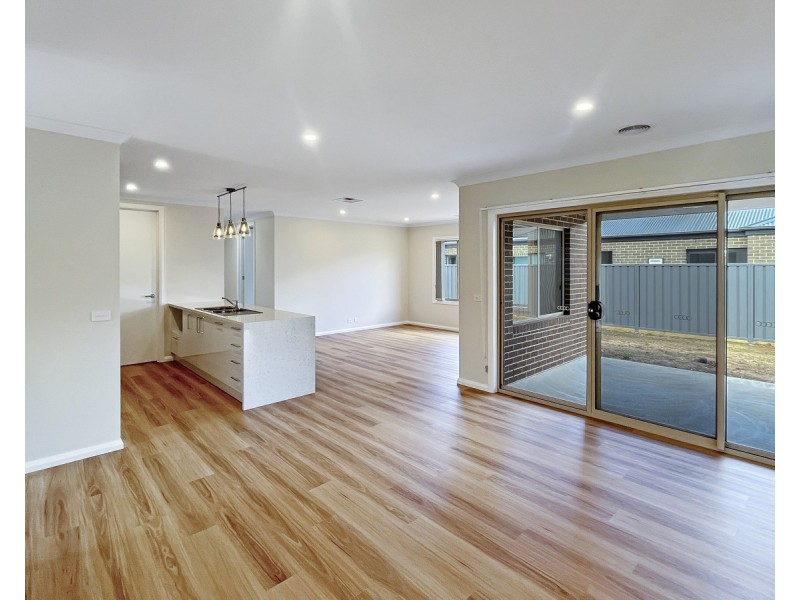 64 Hillford Circuit, Thurgoona NSW 2640