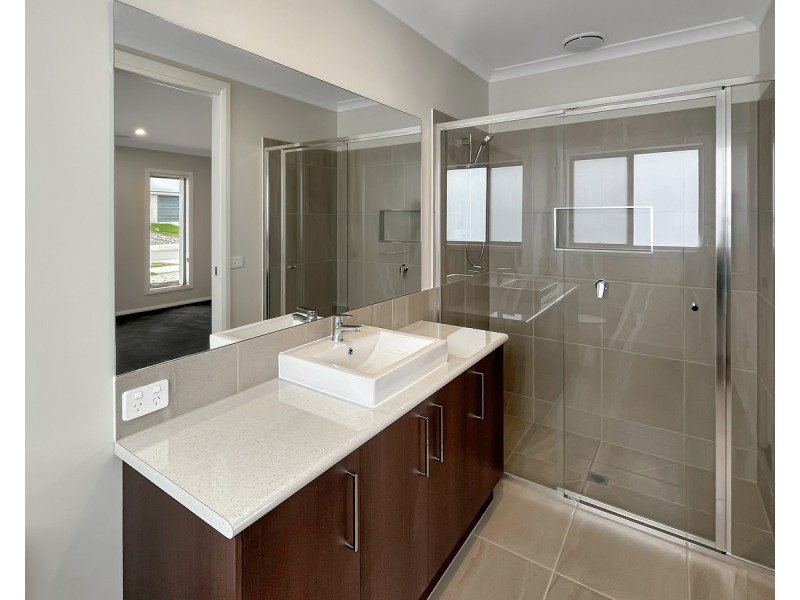 64 Hillford Circuit, Thurgoona NSW 2640