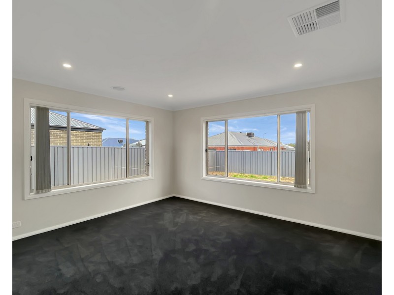 64 Hillford Circuit, Thurgoona NSW 2640