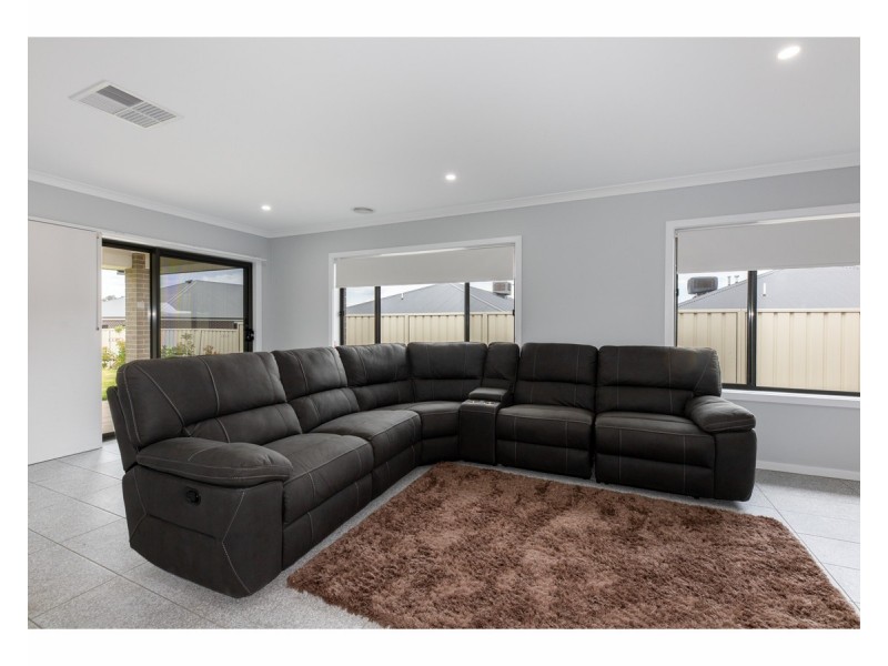 10 Hanrahan Street, Hamilton Valley NSW 2641