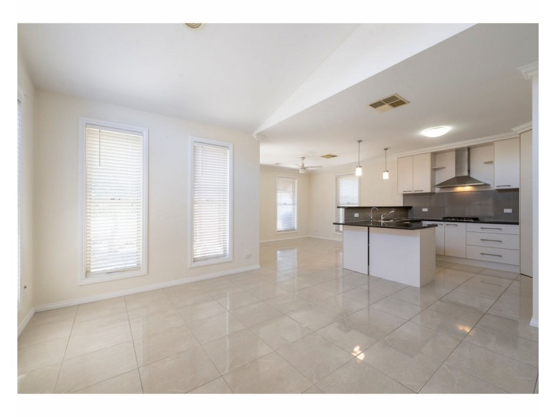 66 Honeyeater Circuit, Thurgoona NSW 2640