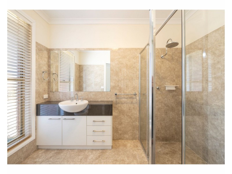 66 Honeyeater Circuit, Thurgoona NSW 2640