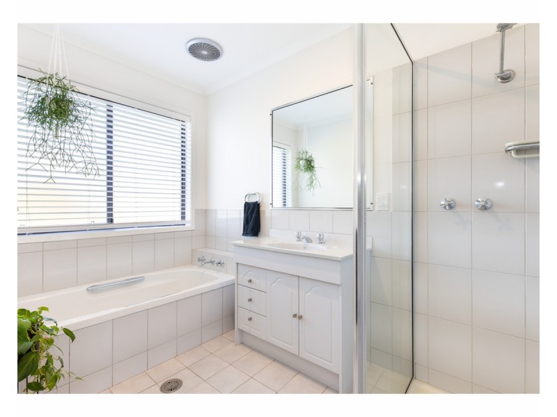 3 Heather Court, West Albury NSW 2640