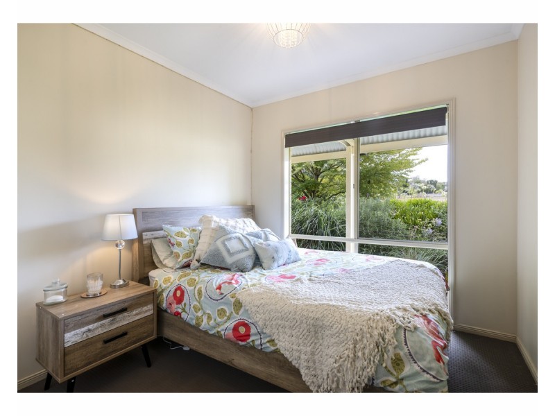 19 Tynan Road, Table Top NSW 2640