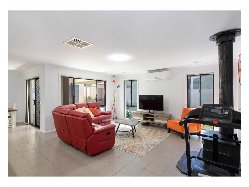 12 Dillagar Place, Springdale Heights NSW 2641
