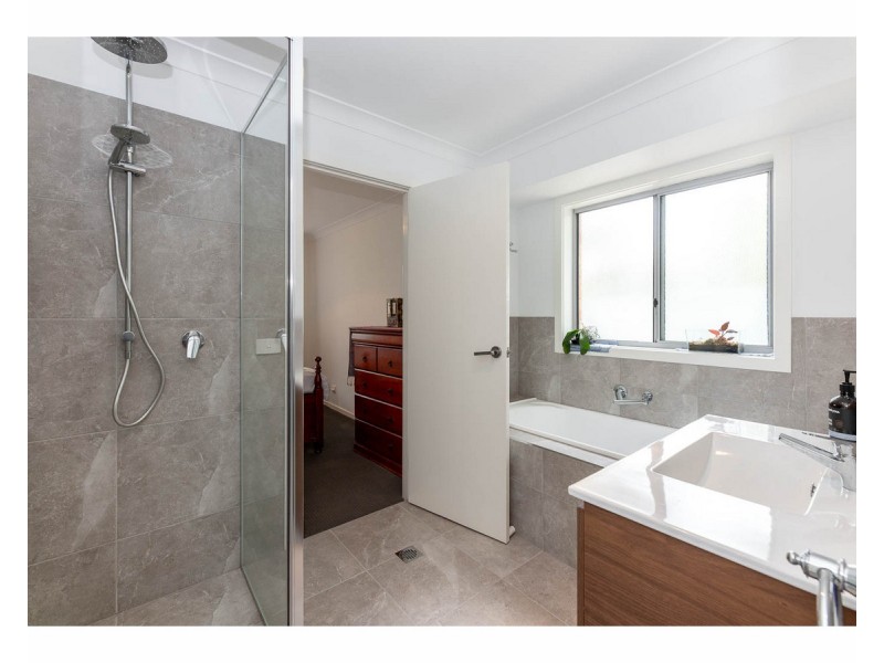 27 Meyer Place, Thurgoona NSW 2640