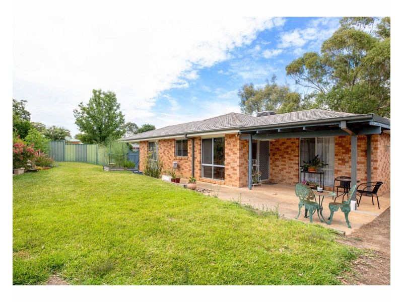 27 Meyer Place, Thurgoona NSW 2640