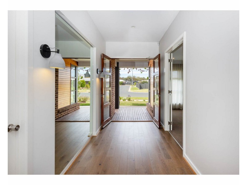 21 Yarrabee Drive, Wirlinga NSW 2640