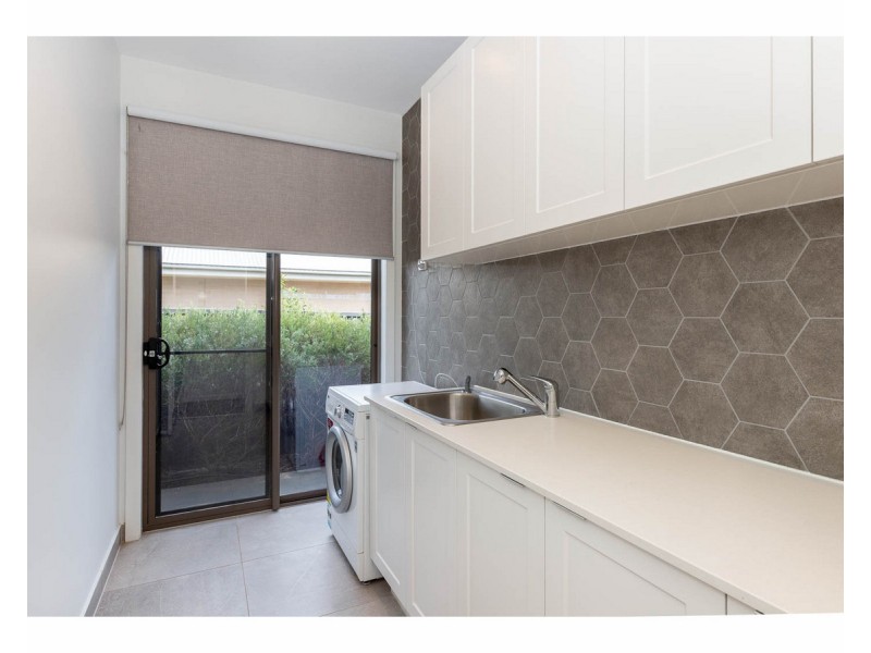 21 Yarrabee Drive, Wirlinga NSW 2640