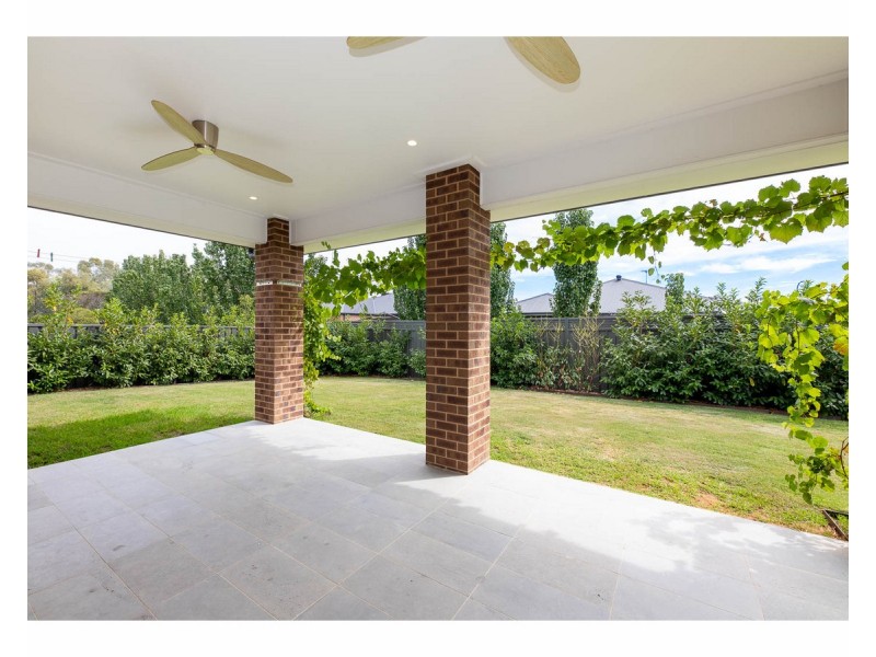 21 Yarrabee Drive, Wirlinga NSW 2640