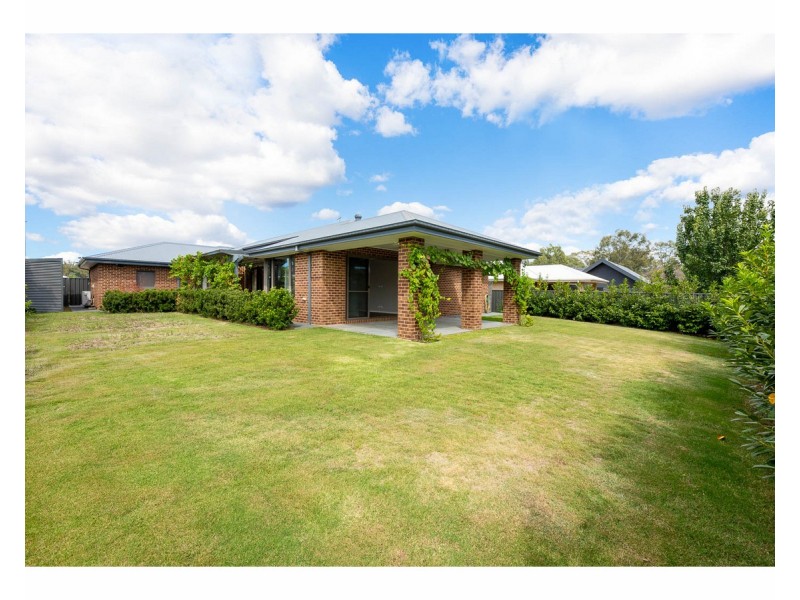 21 Yarrabee Drive, Wirlinga NSW 2640