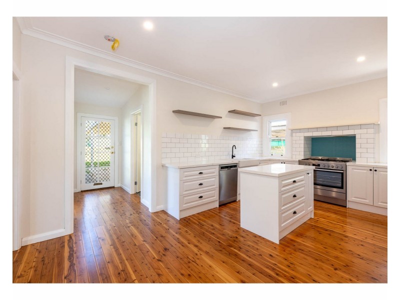 929 Padman Drive, West Albury NSW 2640