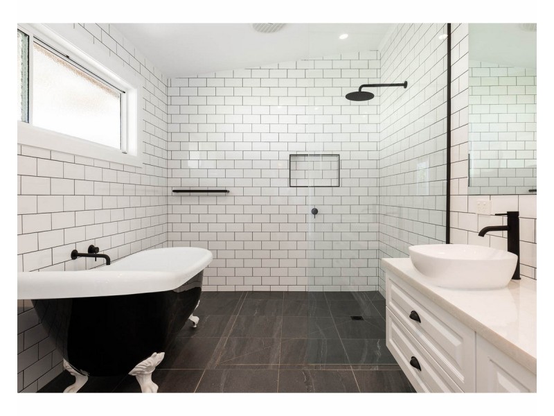 929 Padman Drive, West Albury NSW 2640